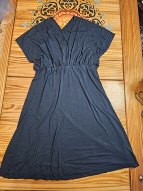 Everyday V-Neck Navy Midi Dress with Elastic Waist